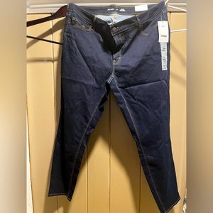 Brand new with tags rockstar skinny jeans from old navy size 20.